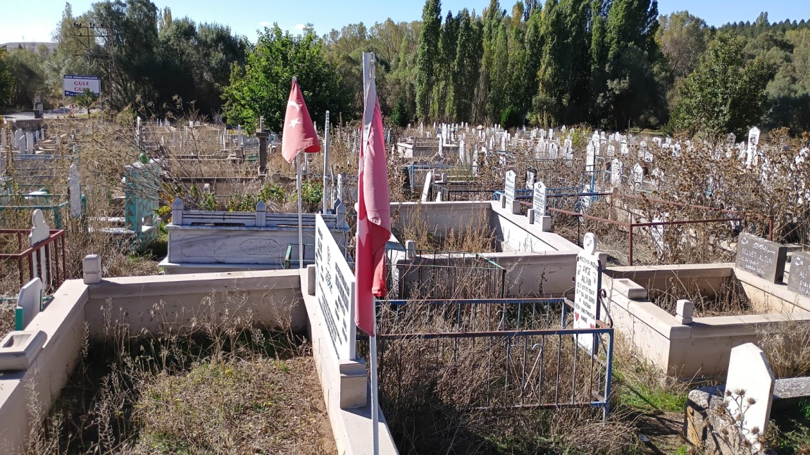 Gazi Yakını ve Mezarlığı Ziyaretimizden Kareler 